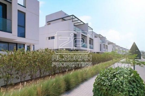 Вилла с 5 спальнями в Hamriyah Free Zone, ОАЭ №154136 3