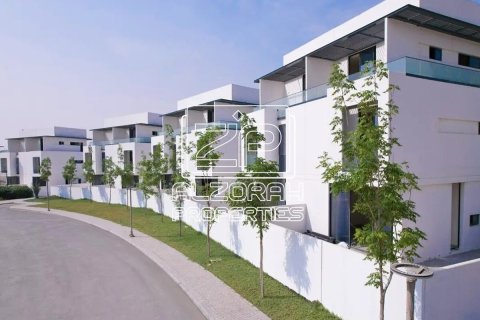 Вилла с 5 спальнями в Hamriyah Free Zone, ОАЭ №154136 9