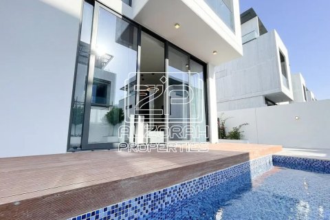 Вилла с 5 спальнями в Hamriyah Free Zone, ОАЭ №154136 4
