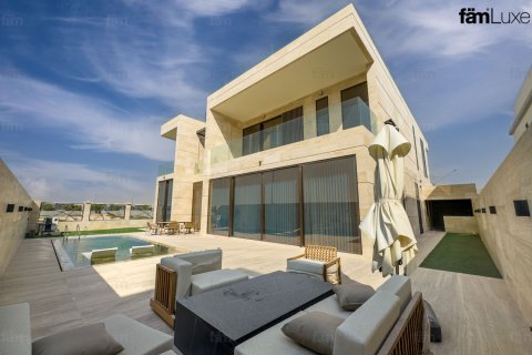 6 bedrooms Villa in Dubai, UAE No. 215940 3