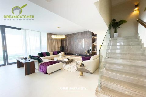 4 bedrooms Villa in Sharjah, UAE No. 34133 3