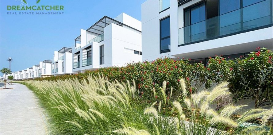4 bedrooms Villa in Sharjah, UAE No. 34133