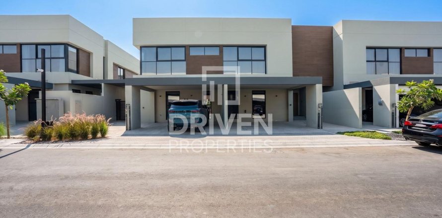 Villa de 3 dormitorios en Dubai, UAE No. 218273