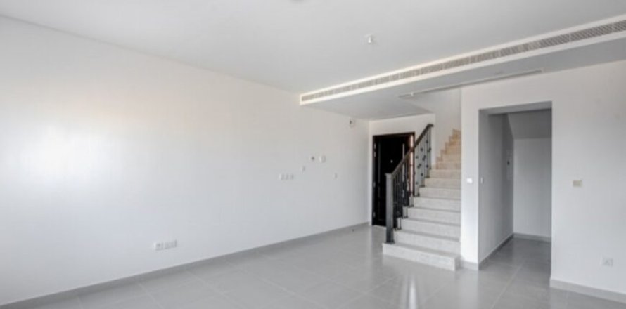 4 bedrooms Villa in Dubai, UAE No. 3916