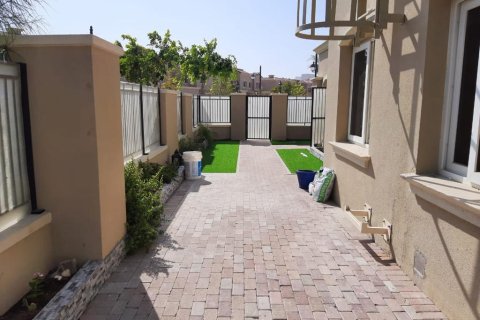 4 bedrooms Villa in Dubai, UAE No. 3916 9