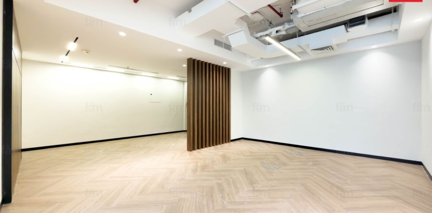 102m² Office in Dubai, UAE No. 216079