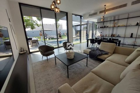 6 bedrooms Villa in Tilal City, UAE No. 10882 5