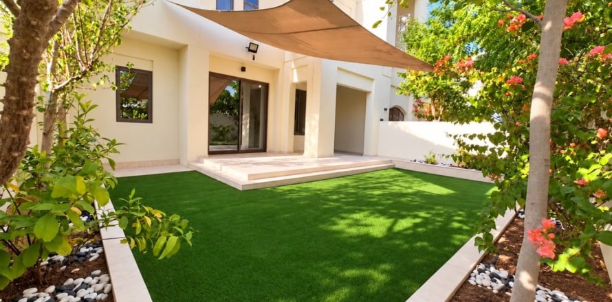 4 bedrooms Townhouse in Dubai, UAE No. 224510