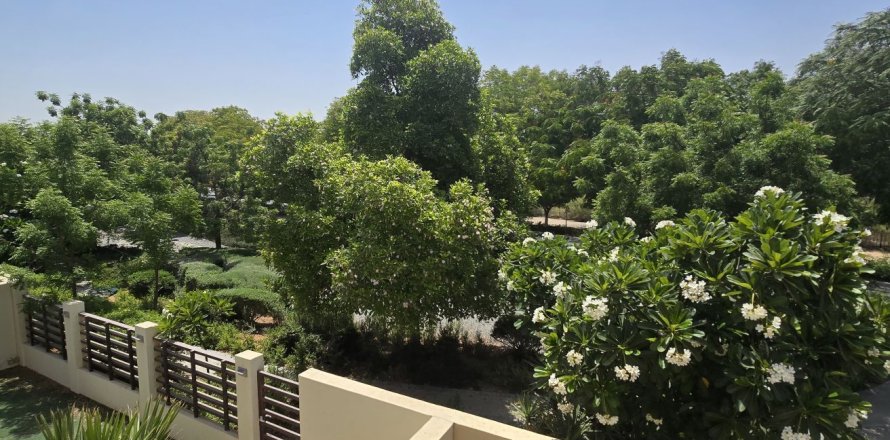 3 bedrooms Townhouse in Ras Al Khaimah, UAE No. 184057