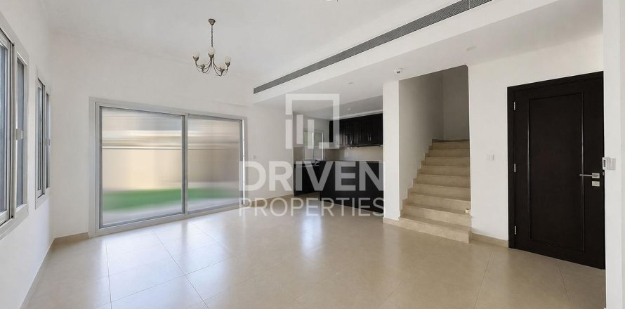 Villa de 3 dormitorios en Bella Casa, UAE No. 223182
