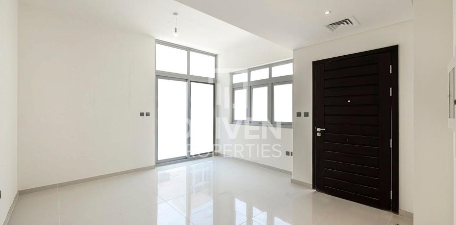 3 bedrooms Townhouse in Dubai, UAE No. 221324
