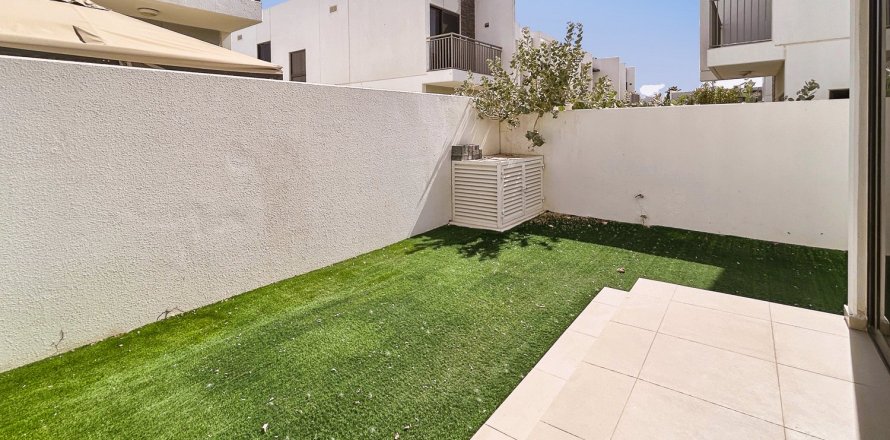 Villa de 3 dormitorios en Dubai, UAE No. 223380