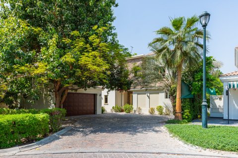 Villa de 5 dormitorios en Jumeirah Golf Estates, UAE No. 215426