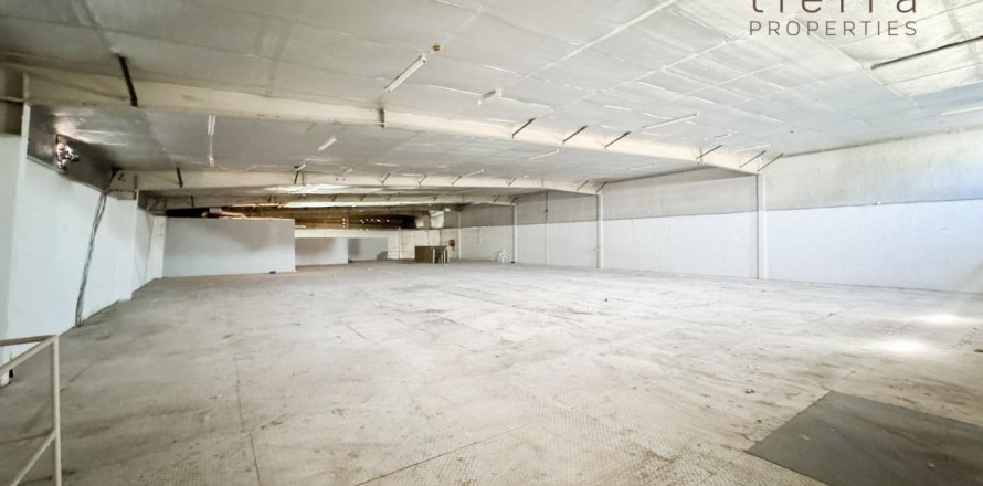 1672.2m² Warehouse in Al Qusais Industrial Area, UAE No. 48811