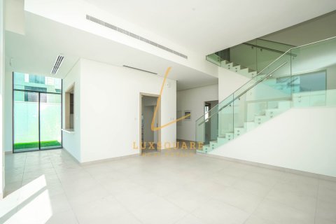 Villa de 4 dormitorios en Al Furjan, UAE No. 224341 3