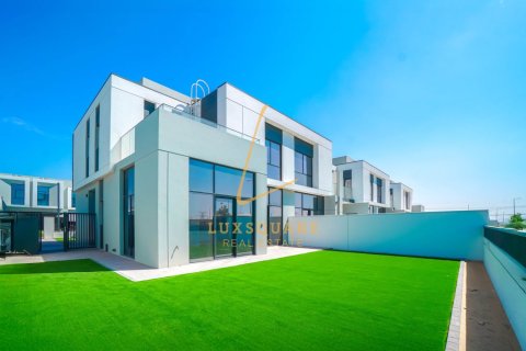 Villa de 4 dormitorios en Al Furjan, UAE No. 224341