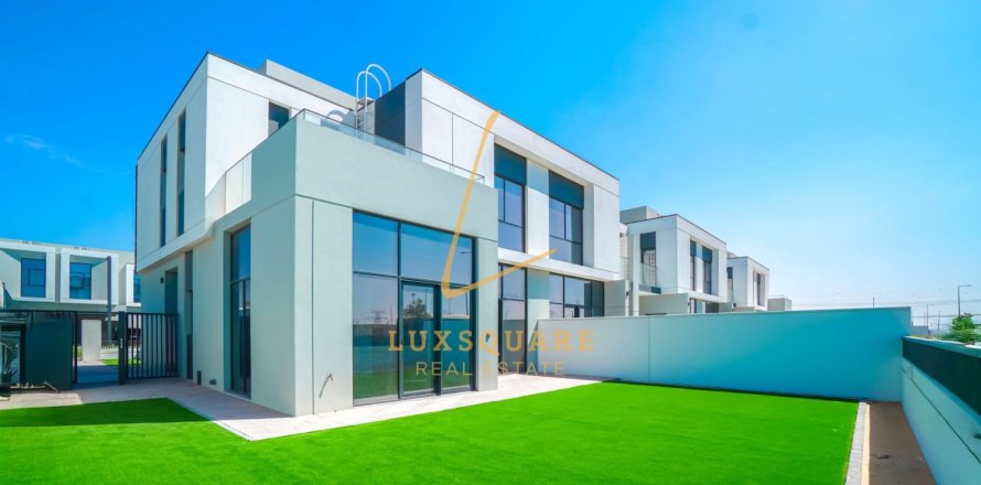 Villa de 4 dormitorios en Al Furjan, UAE No. 224341