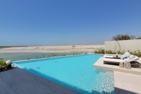6 bedrooms Villa in Abu Dhabi, UAE No. 208093 3