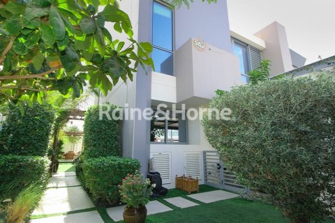 4 bedrooms Villa in Dubai, UAE No. 156305