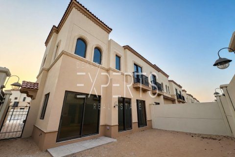 Townhouse de 3 dormitorios en Khalifa City, UAE No. 224222