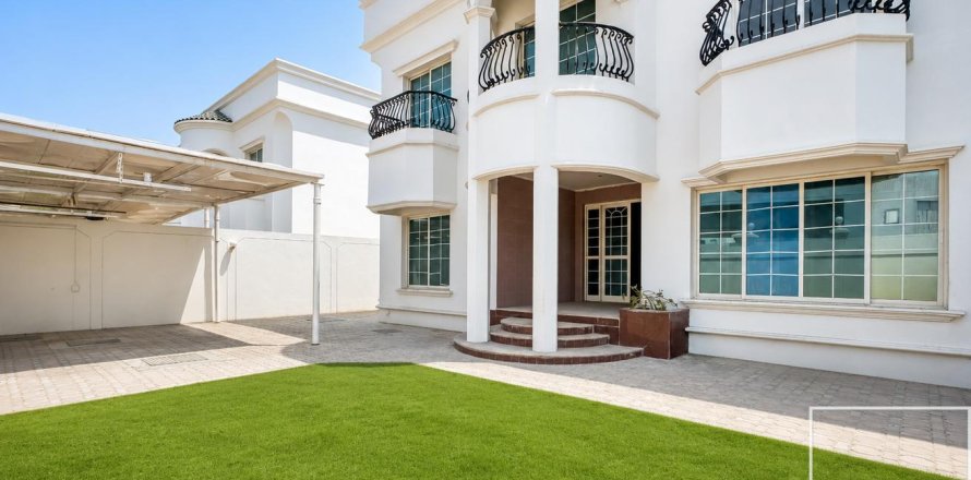 4 bedrooms Villa in Al Safa 2, UAE No. 211103