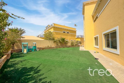 Villa de 4 chambres à Legacy, UAE No. 222760 16