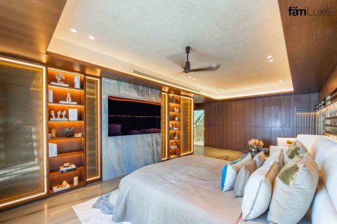 5 bedrooms Townhouse in Dubai, UAE No. 210932 3