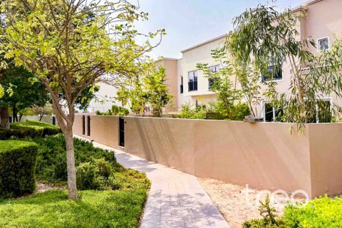 Townhouse de 3 dormitorios en Villanova, UAE No. 222722