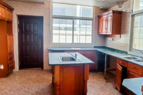 Villa de 4 dormitorios en Dubai Industrial Park, UAE No. 4649 4