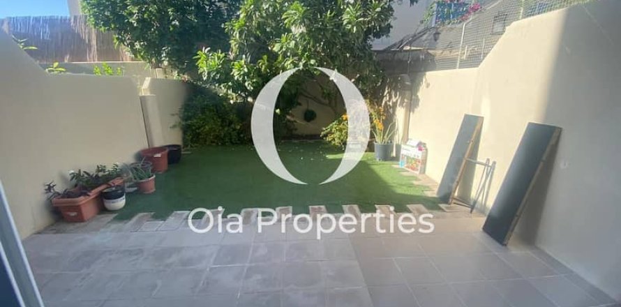 Townhouse de 2 dormitorios en Al Reef, UAE No. 114946