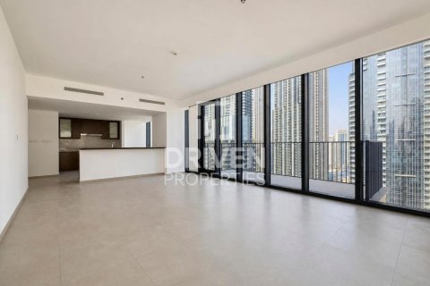 Apartment de 3 dormitorios en BLVD Heights, UAE No. 215200