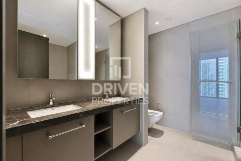3 bedrooms Apartment in BLVD Heights, UAE No. 215200 12
