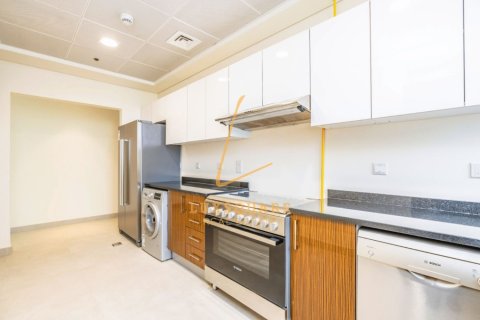 2 bedrooms Apartment in Marina Arcade Tower, UAE No. 226876 3