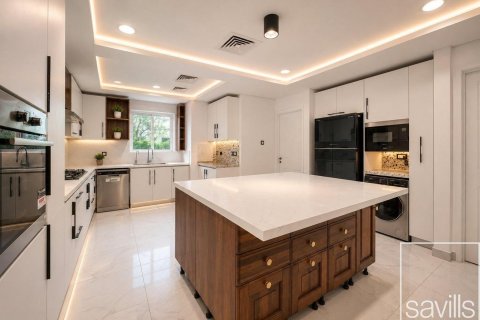 Вилла с 4 спальнями в Jumeirah Islands, ОАЭ №205983 11