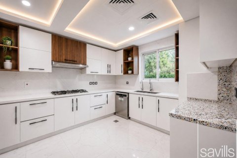 Вилла с 4 спальнями в Jumeirah Islands, ОАЭ №205983 10
