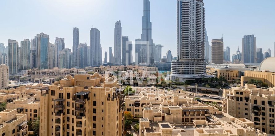 Apartment de 2 dormitorios en Burj Royale, UAE No. 215121