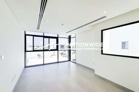Villa de 4 dormitorios en Abu Dhabi, UAE No. 77198 13