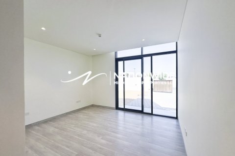 Villa de 4 dormitorios en Abu Dhabi, UAE No. 77198 3
