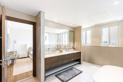 Villa de 4 dormitorios en Jumeirah, UAE No. 217862 18