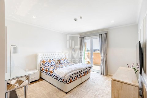Villa de 4 dormitorios en Jumeirah, UAE No. 217862 12