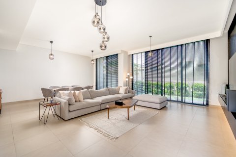 Villa de 4 dormitorios en Golf Grove, UAE No. 215251 4