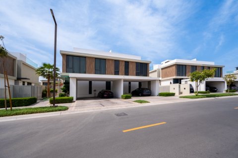 Вилла с 4 спальнями в Golf Grove, ОАЭ №215251