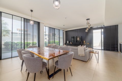 Villa de 4 dormitorios en Golf Grove, UAE No. 215251 5