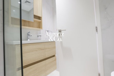 Квартира с 2 спальнями в Icon Tower 2, ОАЭ №167335 15