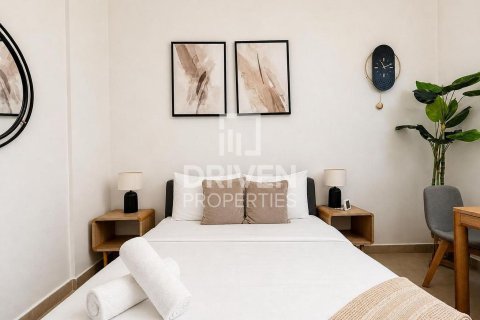 Studio Apartment in Azizi Star, UAE No. 211743 4
