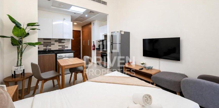Studio Apartment in Azizi Star, UAE No. 211743