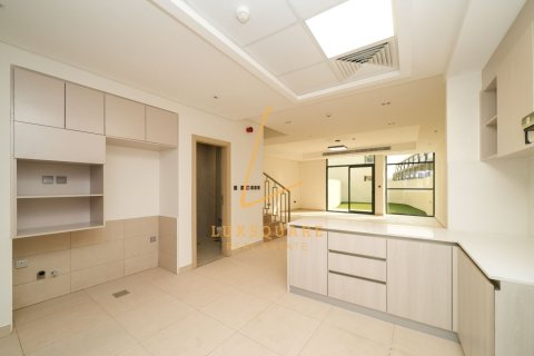 5 bedrooms Villa in Dubai Investment Park, UAE No. 219342 4