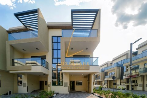 5 bedrooms Villa in Dubai Investment Park, UAE No. 219342