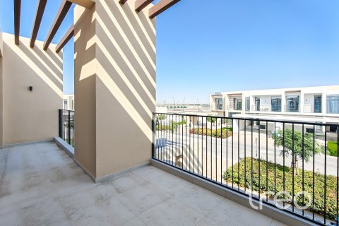 4 bedrooms Villa in EMAAR South, UAE No. 224997 11