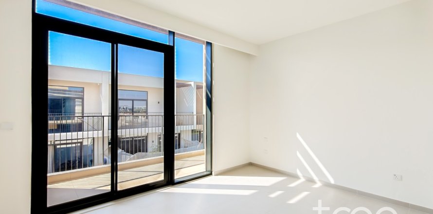 4 bedrooms Villa in EMAAR South, UAE No. 224997